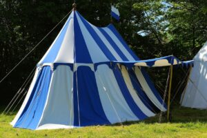 A creative shelter for outdoor events in blue and white.